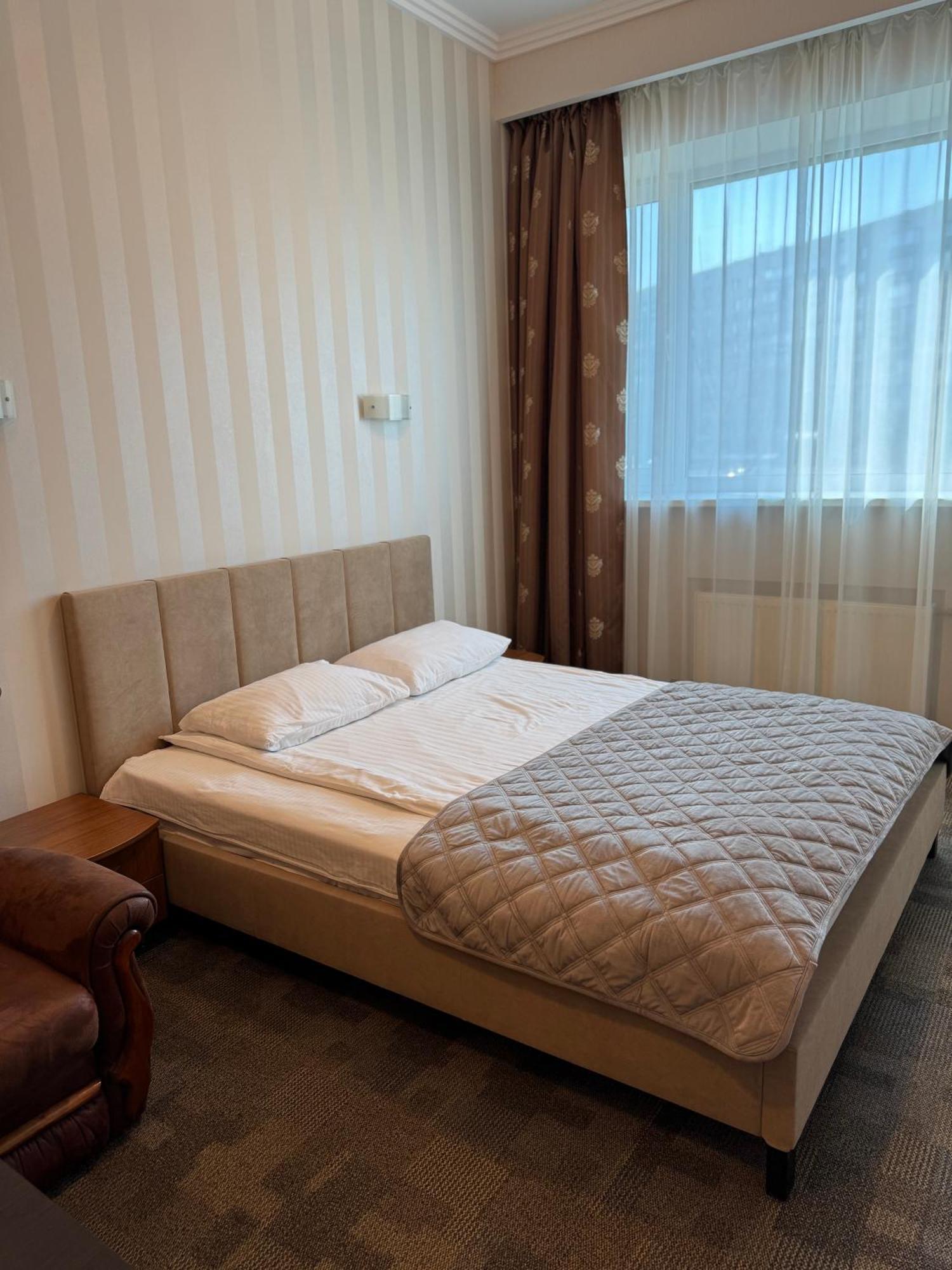 Persian Palace Hotel Kyiv Exterior photo